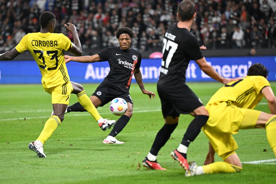 Ein Tor, eine Vorlage: Mit der Einwechslung von Jessic Ngankam (2.v.l.) kam die Eintracht auf die Siegerstraße.