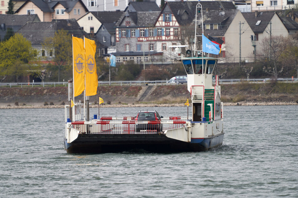 Zwischen Gernsheim und Eich kam es am Samstagmorgen zu einem Unfall zweier Schiffe auf dem Rhein. (Symbolbild)