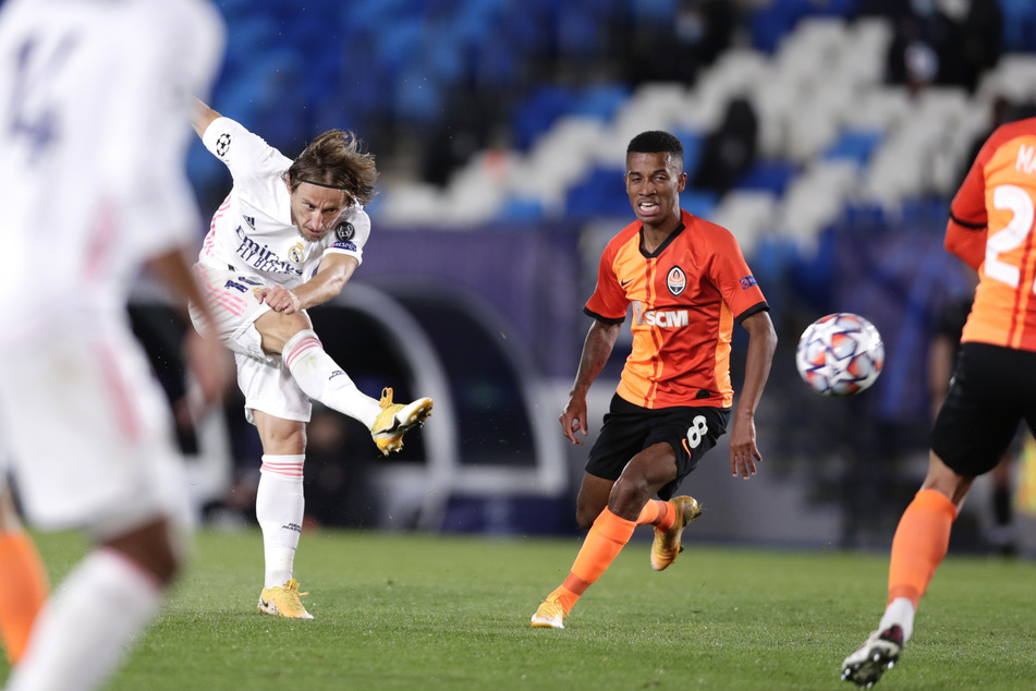 Luka Modric (34, 2.v.l.) leitete die Aufholjagd mit einem schönen Treffer ein.