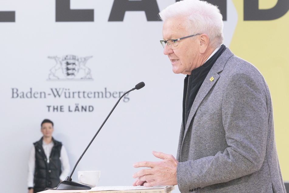Lockdown für Ungeimpfte fix: MP Kretschmann ruft Corona-Alarmstufe aus
