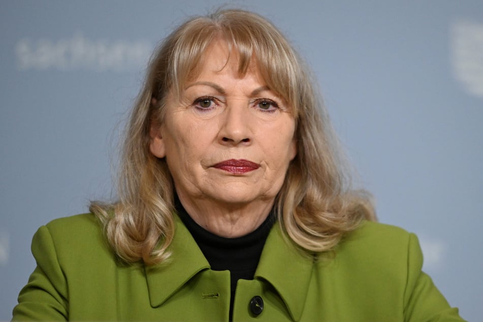 Gesundheitsministerin Petra Köpping (67, SPD) versteht, dass Tierhalter eine Impfung des Geflügels gegen die Vogelgrippe fordern. Eine Impfung erlaubt das europäische Tierseuchenrecht aber nur in Ausnahmefällen.