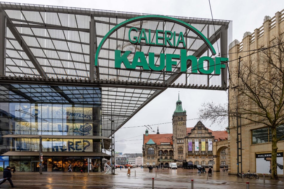 Die meisten Fraktionen im Stadtrat verteidigen ihr Ja zum Umzug des Verwaltungszentrums 2027 in die alte Galeria Kaufhof.