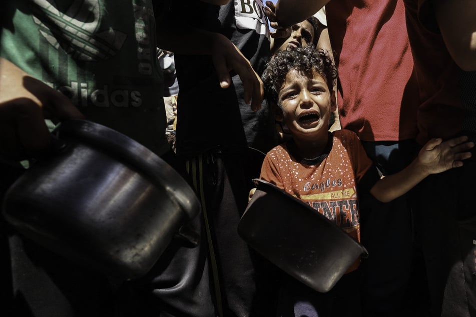 Head of US-backed Gaza aid group resigns, saying mandate "not possible" to fulfill