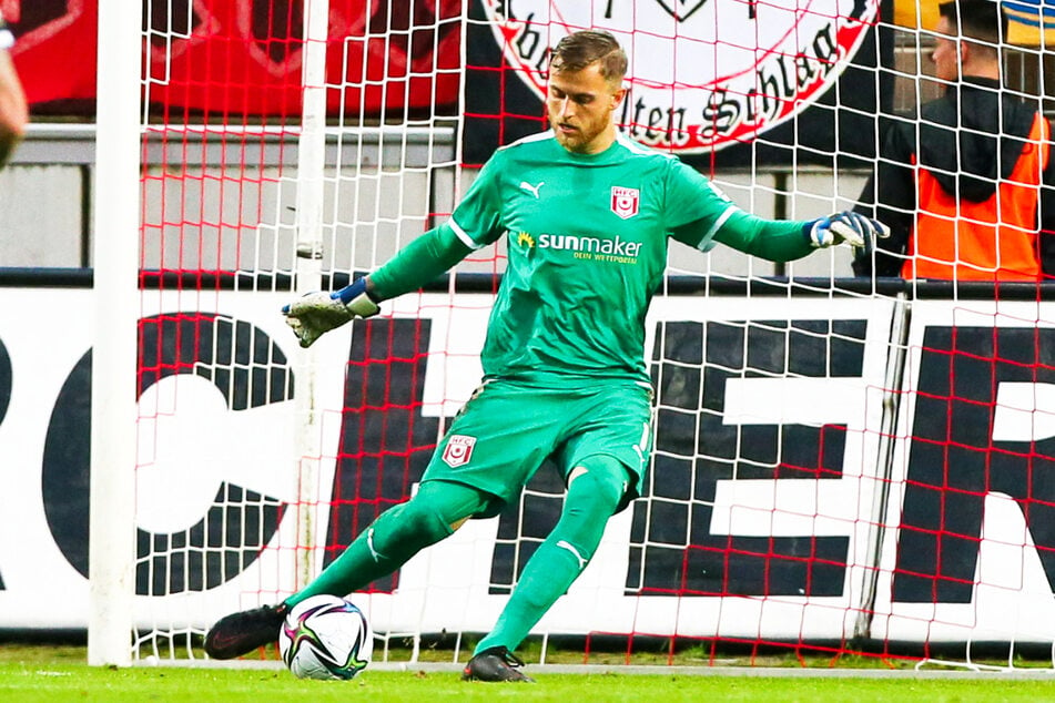 Sven Müller (26) bringt unter anderem die Erfahrung von einem Bundesliga-Einsatz, einer Partie im DFB-Pokal und 34 Spielen in der 3. Liga mit nach Dresden.