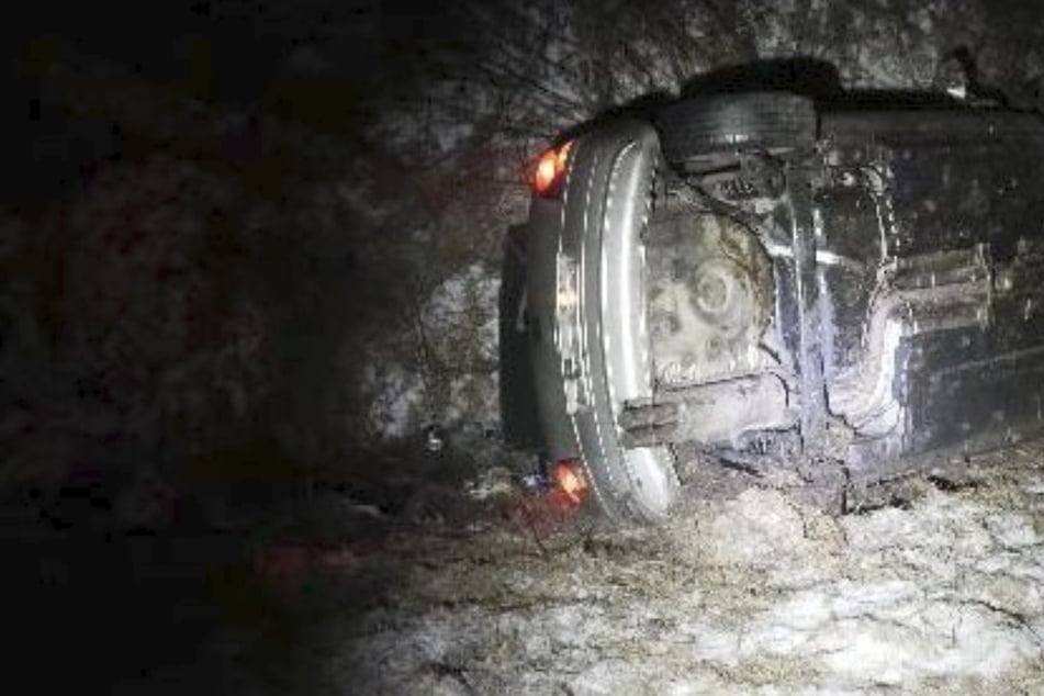 Unfall A1: Polo und Toyota überschlagen sich auf A1: Doch dann kommt es noch dicker