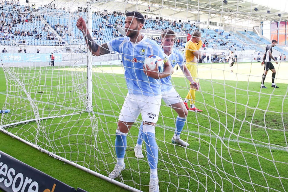 Die Bälle öfters aus des Gegners Netz fischen, das ist der Trainer-Auftrag an Dejan Bozic (32) und Co.