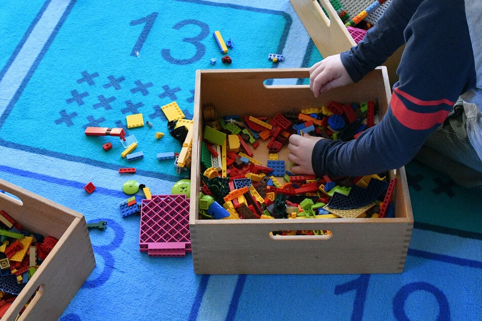 Der Fachkräftemangel in Kindertagesstätten hat sich in den letzten Jahren leicht verbessert, sagt die Studie der Bertelsmann Stiftung. (Symbolbild)