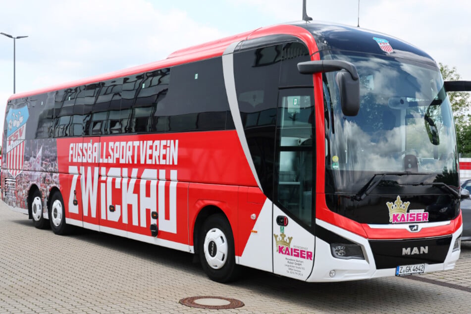 Der neue FSV-Mannschaftsbus wurde am Mittwoch vorgestellt.