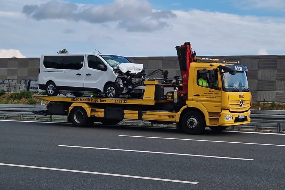 Der Transporter musste abgeschleppt werden.