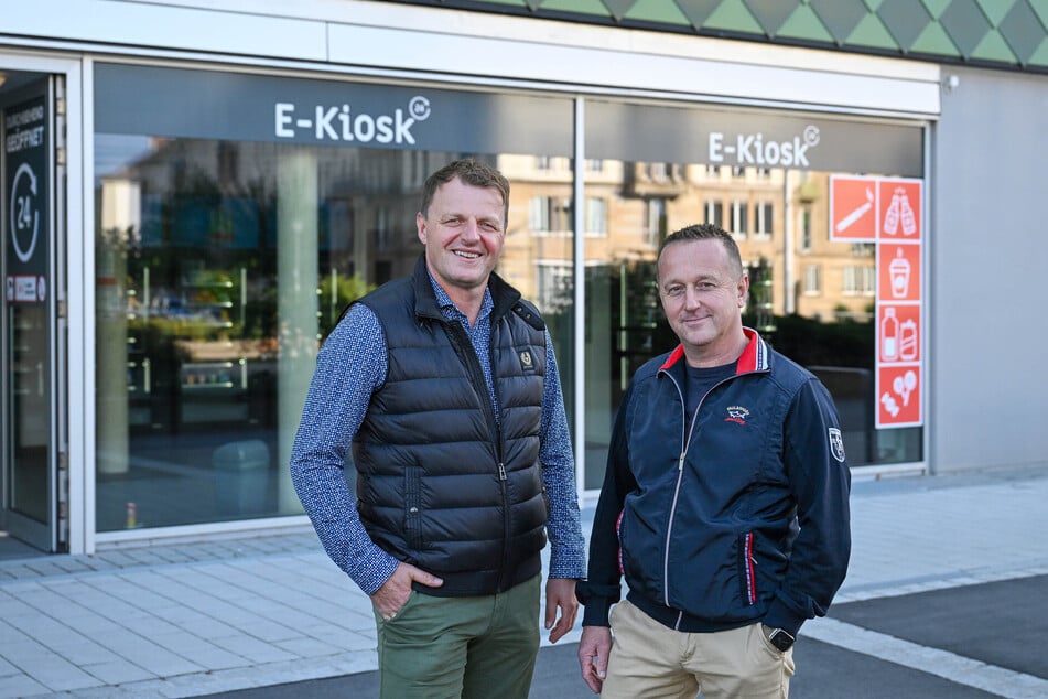 Tino Heinz (48, r.) und Thomas Schreier (52) sind die Betreiber des Kiosks.