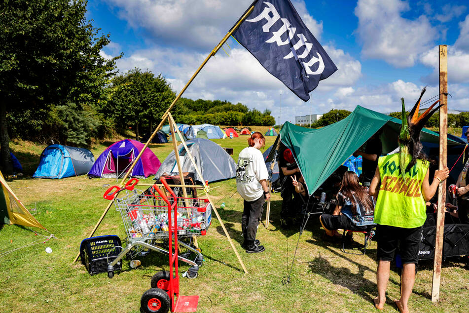 Bis zu 300 Punks dürfen das Camp beziehen.