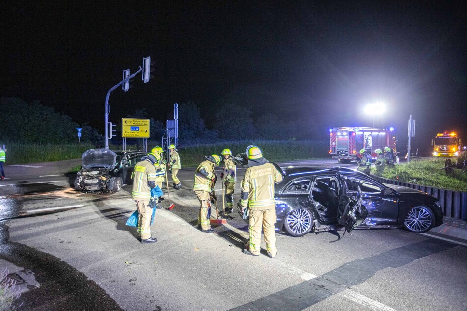 Die beiden verunfallten Autos wurden abgeschleppt.