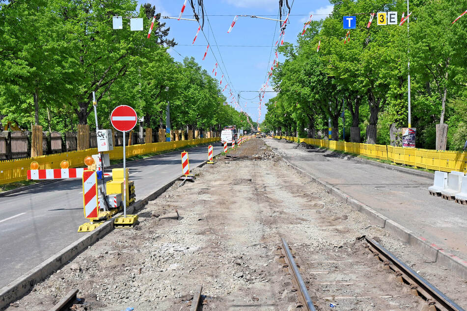 Nach wie vor wird kräftig gebaut an Leipzigs Prager Straße zwischen dem Verkehrsknoten An der Tabaksmühle und der Friedhofsgärtnerei.