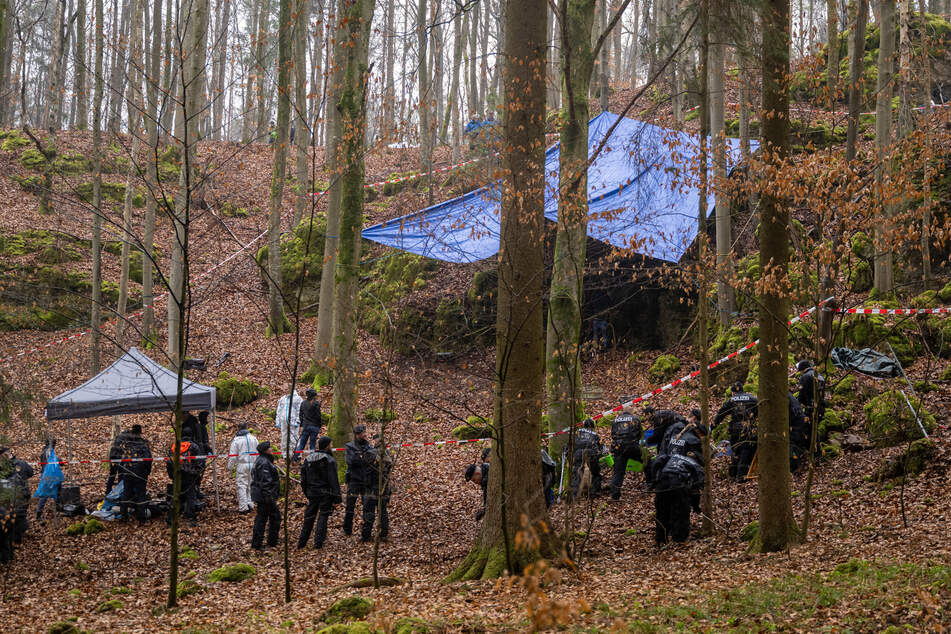 In einer Felsspalte in einem Wald bei Kipfenberg wurden 2022 die menschlichen Überreste von Sonja gefunden.
