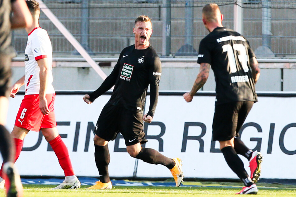 Marvin Pourie (2.v.r.) befindet sich momentan in blendender Verfassung. Der FCK-Stürmer traf in den vergangenen fünf Spielen satte vier Mal. (Archivbild)