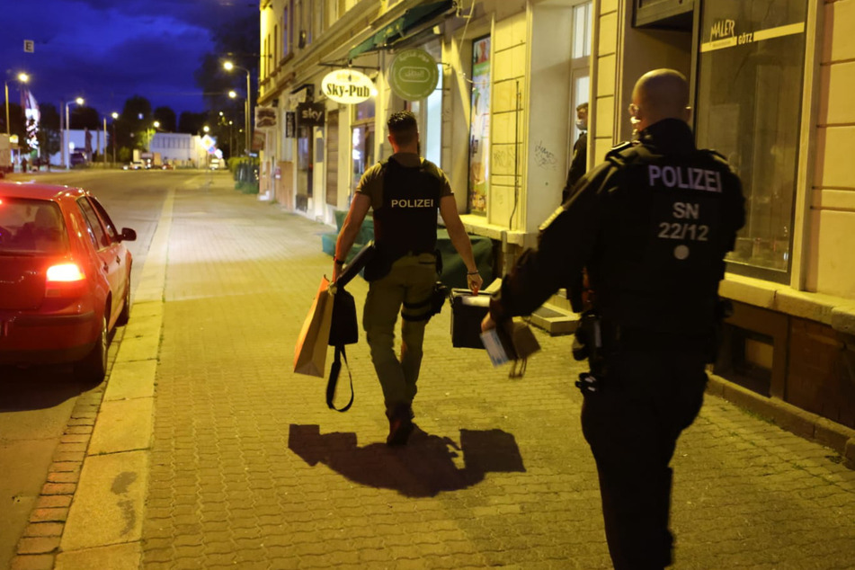 Blutige Attacke auf der Eisenbahnstraße: Polizei fasst Täter, 24-Jähriger im Krankenhaus