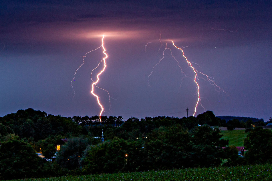 Am Abend sind auch in Sachsen Gewitter möglich. (Symbolbild)