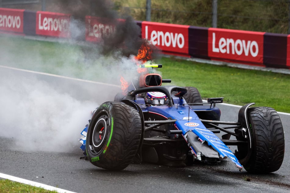 Fetter Formel-1-Crash! Plötzlich brennt es lichterloh