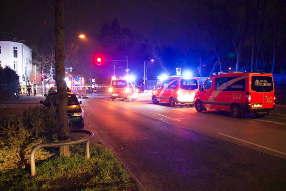Die Feuerwehr ist am Mittwochabend mit einem Großaufgebot nach Berlin-Pankow ausgerückt.