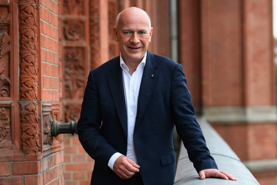 Am Samstag empfängt Berlins Regierender Bürgermeister Kai Wegner (53, CDU) Besucher in seinem Wohnzimmer.
