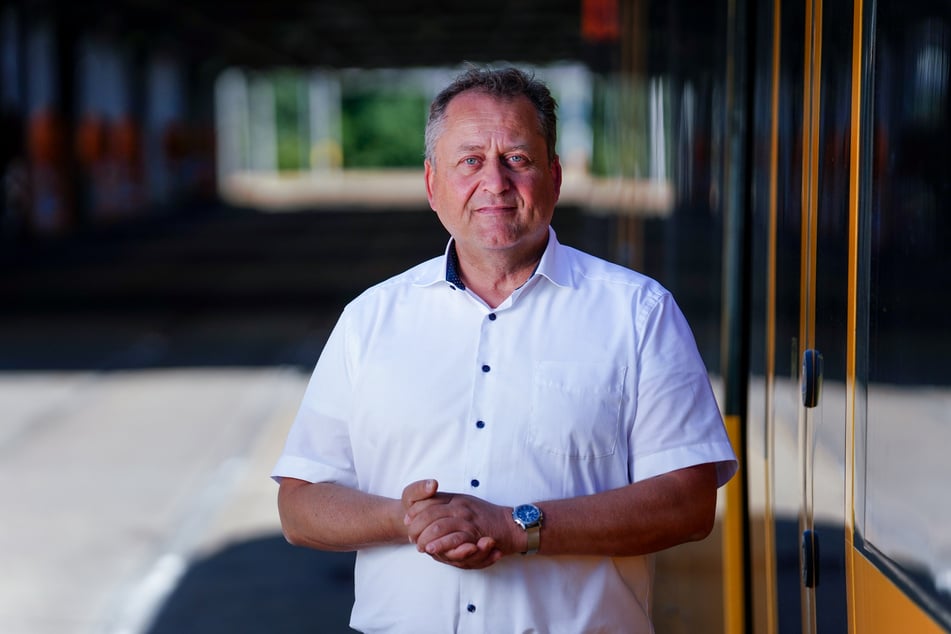 DVB-Sprecher Falk Lösch (61) erklärt, warum in Dresden die Straßenbahnen auch weiter fahren konnten.