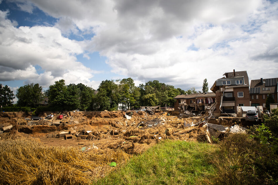 Zerstörte Häuser bei Erftstadt-Blessem. Das Foto wurde am 28. Juli 2021 gemacht.