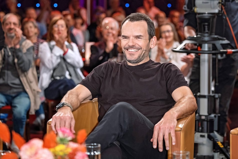 Steffen Henssler (54) war am Freitagabend im "Riverboat"-Studio und erzählte einen Schwank aus seiner Jugend.