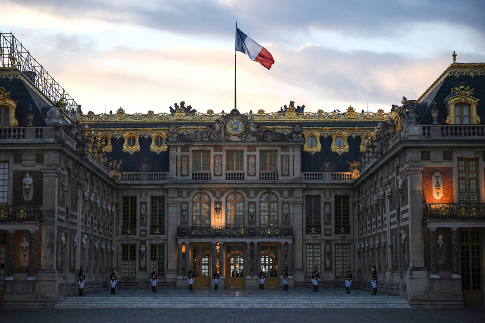 Am heutigen Dienstag erreichte eine erneute Bombendrohung den ehemaligen Königspalast in Versailles nahe Paris.