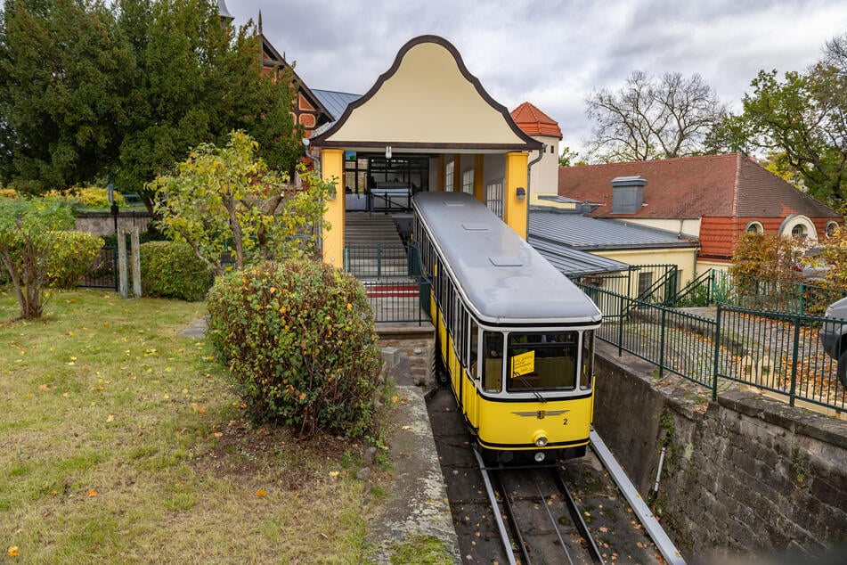 Seit 130 Jahren pendelt die Dresdner Standseilbahn zwischen dem "Weißen Hirsch" und dem Körnerplatz in Loschwitz.