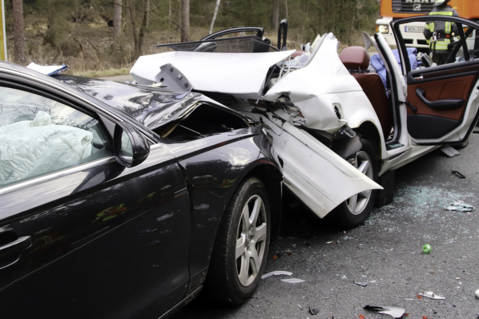 Auf der Bundesstraße 470 ist es zu einem Unfall mit drei Autos gekommen.