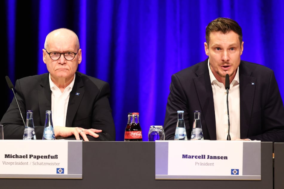 Marcell Jansen (37, r.) ist nicht länger Aufsichtsratschef der HSV Fußball AG. Sein Nachfolger ist Michael Papenfuß (68). (Archivfoto)