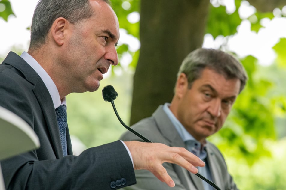 Zwischen CSU-Chef Markus Söder (56, r.) und FW-Chef Hubert Aiwanger (52) flogen bereits vor den Gesprächen die Giftpfeile.