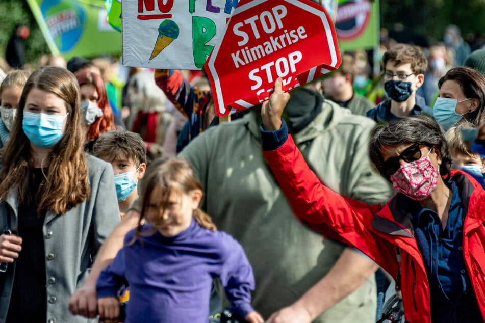 Tausende Demonstranten! "Fridays-for-Future" erstmals seit dem Lockdown wieder auf der Straße