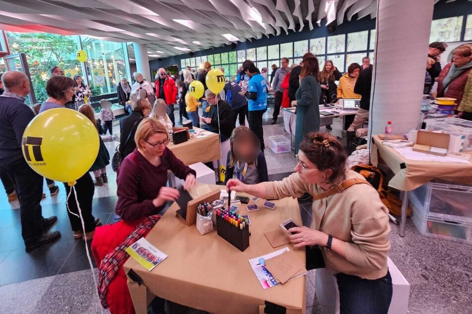 Viele Besucher beim "Programmschaufenster" in der Chemnitzer Stadthalle.