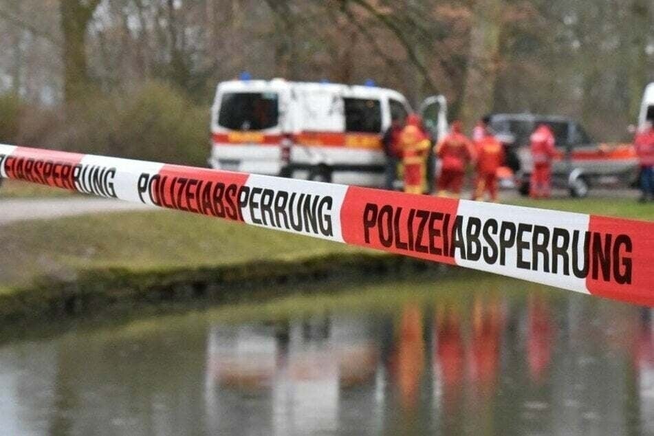 Tragischer Fund am Elbe-Ufer: Passant entdeckt Leiche