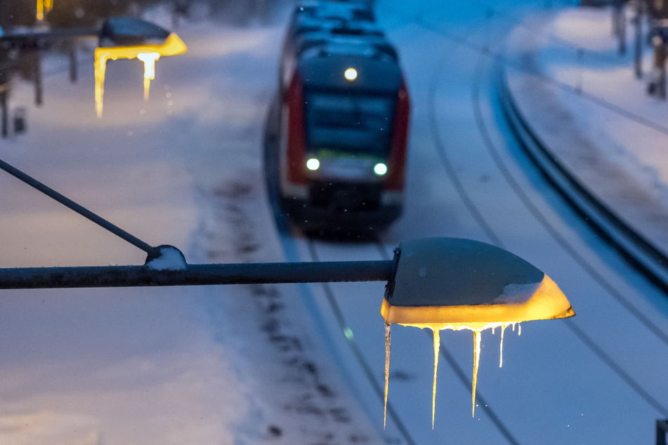 Deutsche Bahn kämpft mit Zug-Ausfällen: Eiszeit in NRW hält an