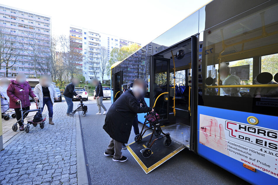 Die Bewohner wurden mit einem Bus nach Neukirchen gefahren.