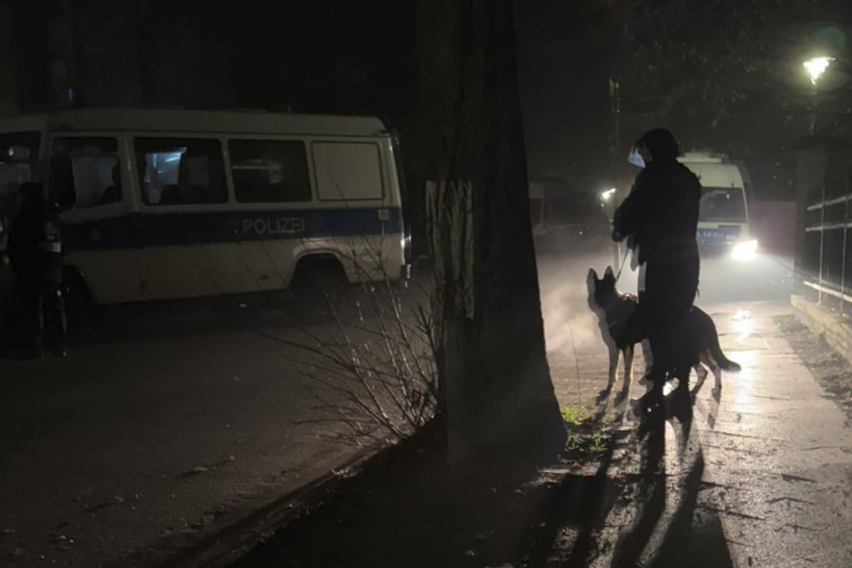 Die Polizei ist auch mit Spürhunden wegen mutmaßlicher Bandenkriminalität in Berlin und Brandenburg unterwegs.