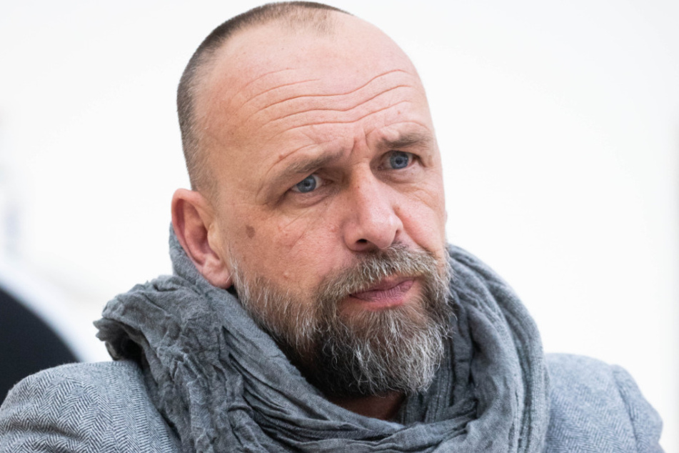 Ex-Coach Holger Stanislawski (50) fordert zu mehr Geduld auf.