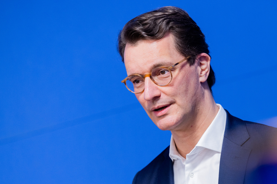 Klare Kante: NRW-MP Wüst pocht auf Corona-Impfpflicht!