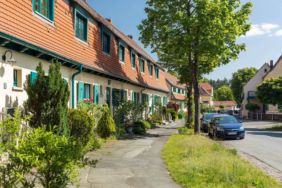 Die Straßen in der malerischen Gartenstadt sind schmal, der Baugrund aus Sand.