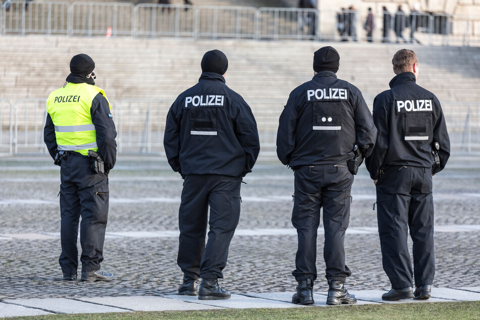 Der Skandal um rechte Chats bei der Polizei weitet sich immer weiter aus. (Symbolbild)