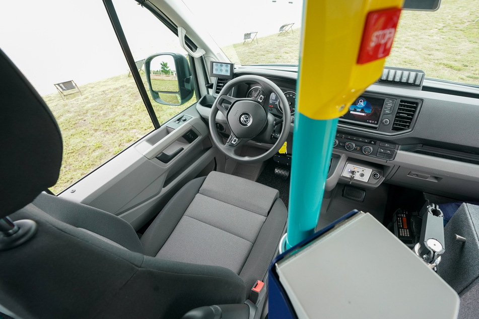 Der fahrerlose Sitz des Bus-Shuttle „FLASH“. Fahrerloses Fahren im öffentlichen Verkehr wird ab sofort im Landkreis Nordsachsen erprobt.