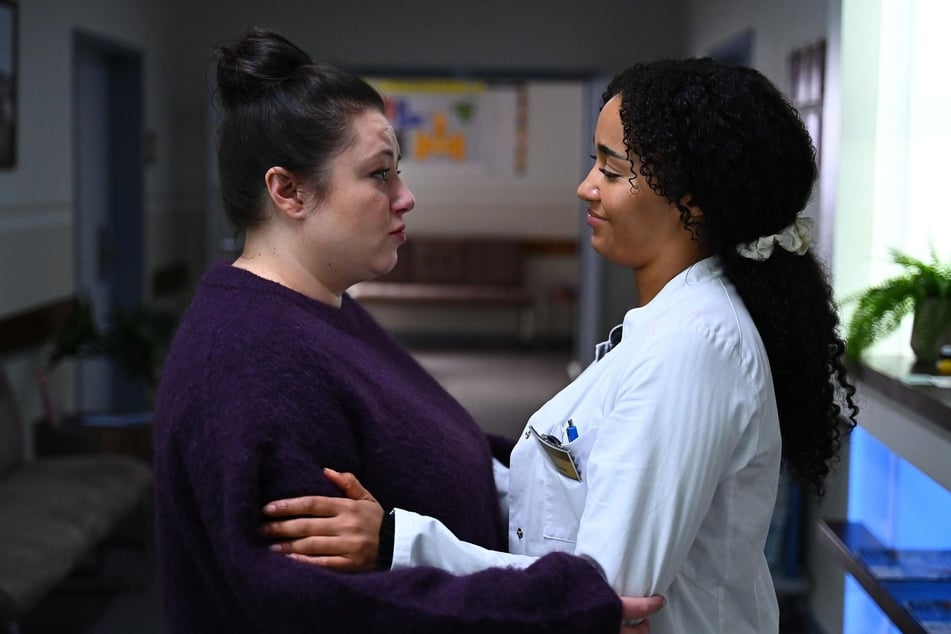 Vanessa und Imani kämpfen zusammen.