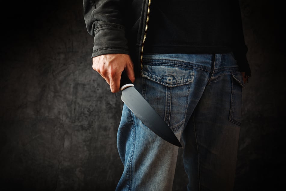 Auf der Görresstraße in Chemnitz wurde ein Mann (27) von Unbekannten mit einem Messer bedroht und ausgeraubt (Symbolbild).