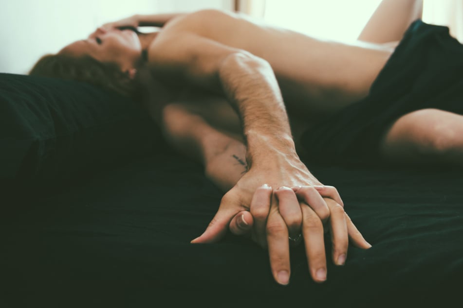 Als aktiver um Verbesserung des Liebeslebens bemüht empfinden sich der Umfrage zufolge die Frauen in Deutschland. (Symbolbild)