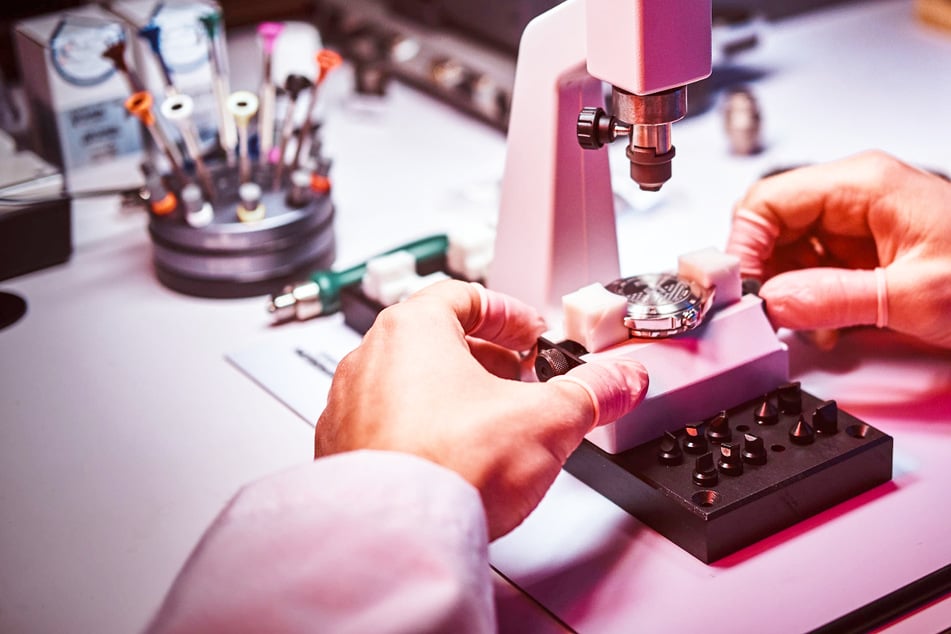 Auf Wunsch kann das Modell auch mit den Initialen des Trägers graviert werden.