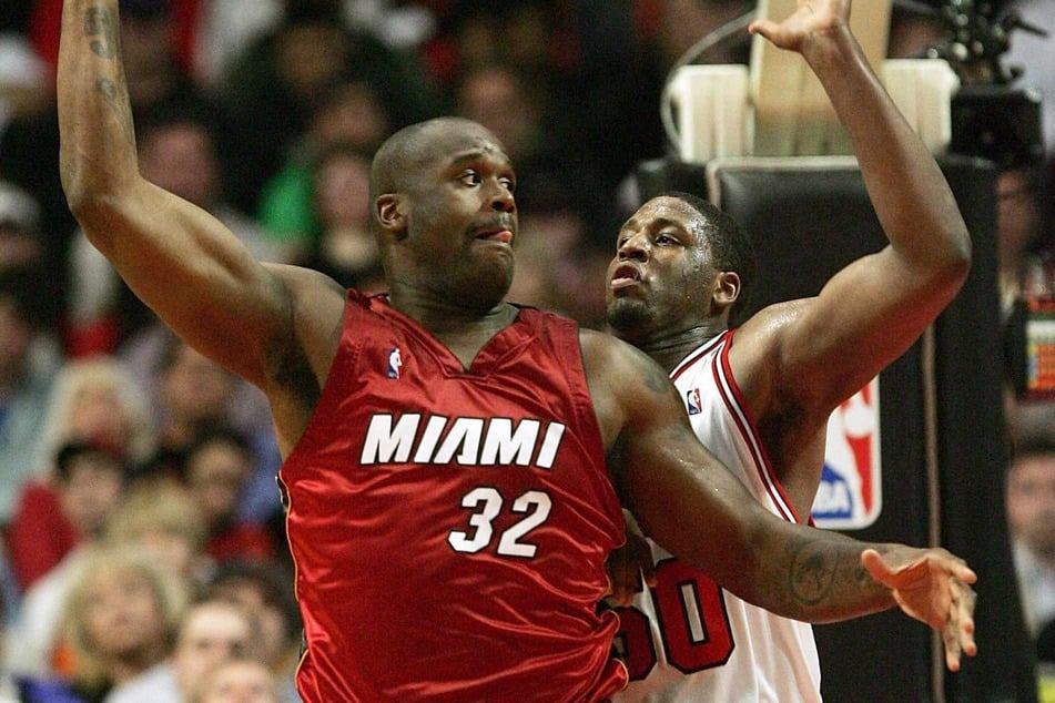 Michael Sweetney (r.) bei einem NBA-Spiel im April 2006 im Duell gegen Shaquille O’Neal. (Archivfoto)