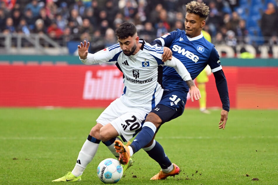 In den ersten 30 Minuten hatten die Hamburger um Marco Richter (l.) alles im Griff, aber dann kamen die Karlsruher besser in die Partie - und zum Ausgleich.