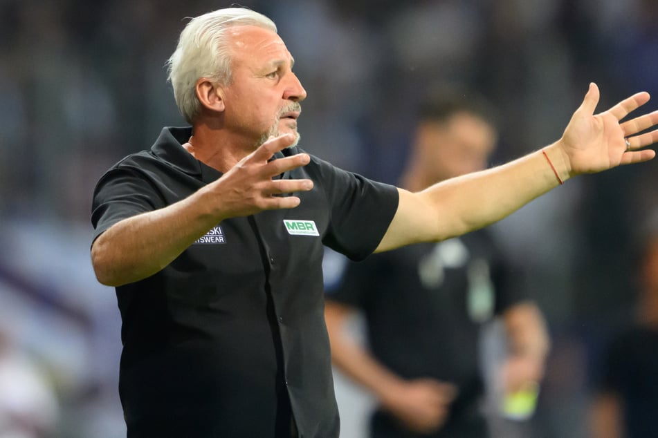 Pavel Dotchev übernahm während der Saison die Ulmer Spatzen, konnte aber weder die Heimniederlage gegen Viktoria Köln noch den drohenden Abstieg verhindern.